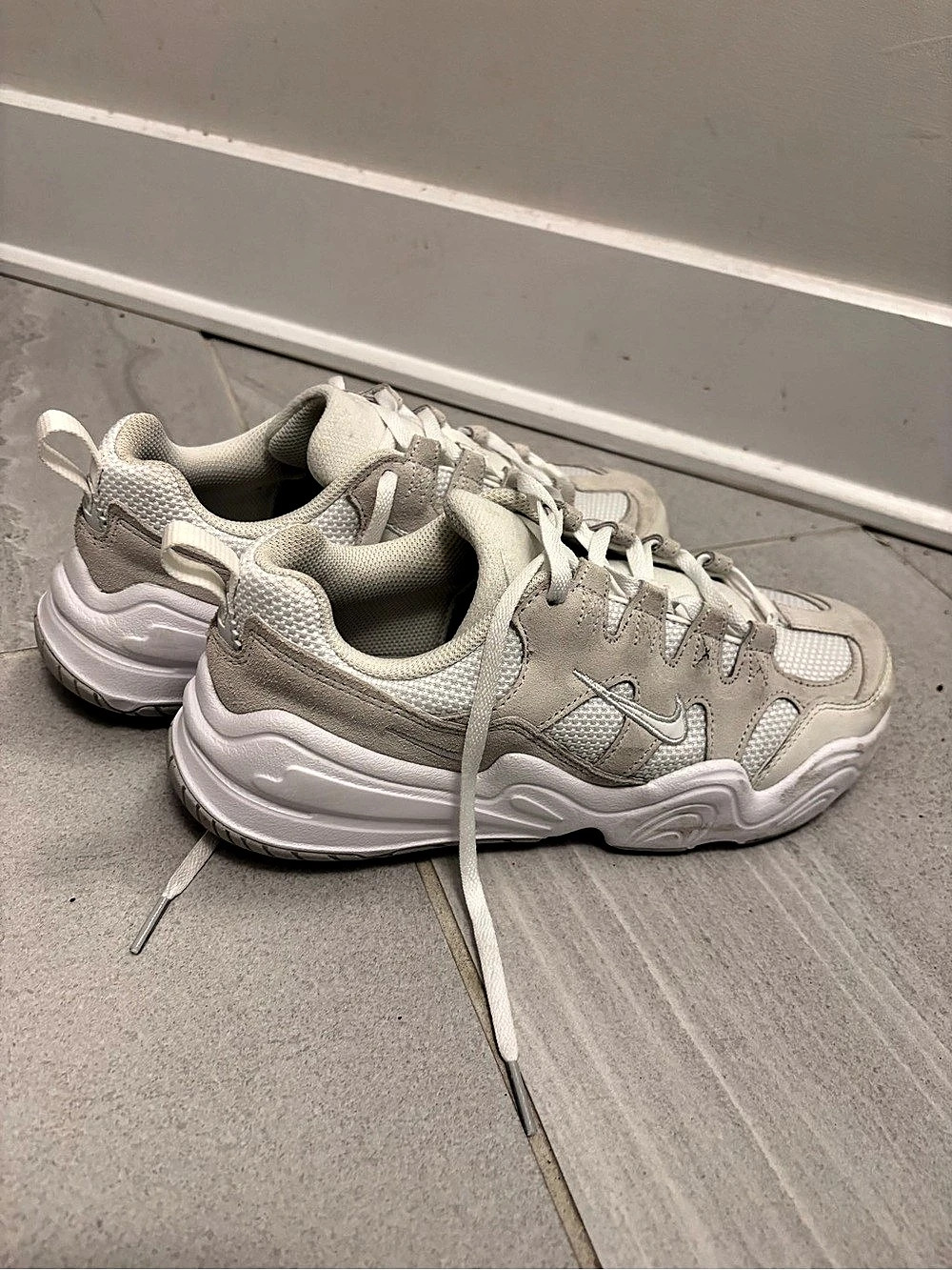 Nike Tech Hera White Photon Dust & Gray Sneakers US 7.5